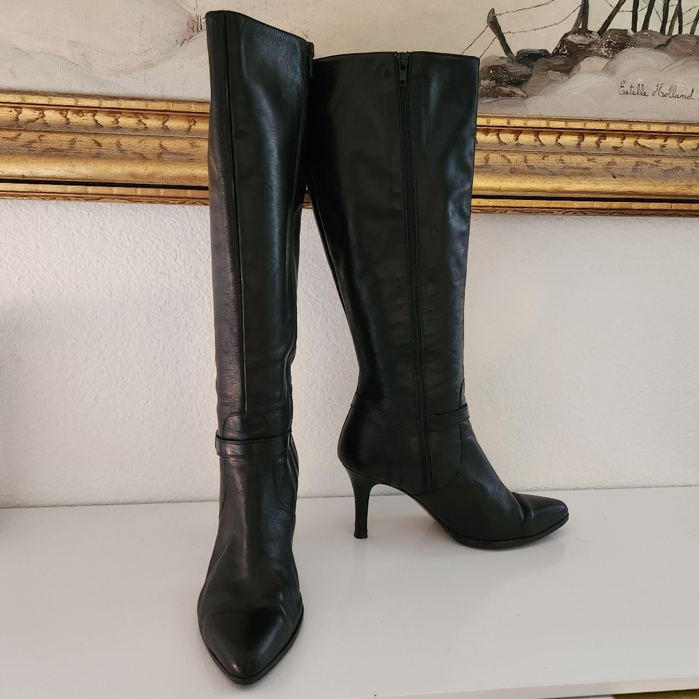 Elegant Black Heeled Boots
